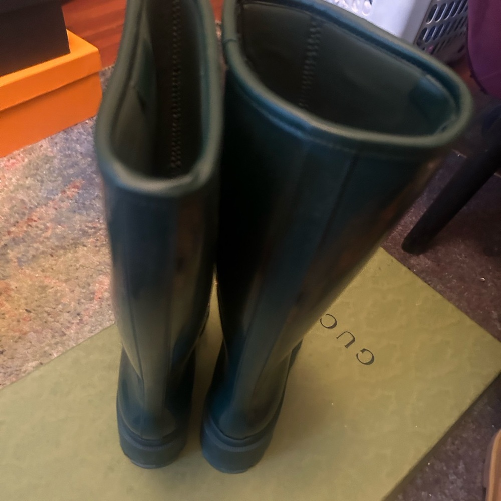 Gucci green Boots with Gold Chain Accent - Picture 3 of 3
